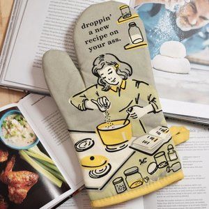 Blue Q Oven Mitt - Droppin' a New Recipe on Your Ass